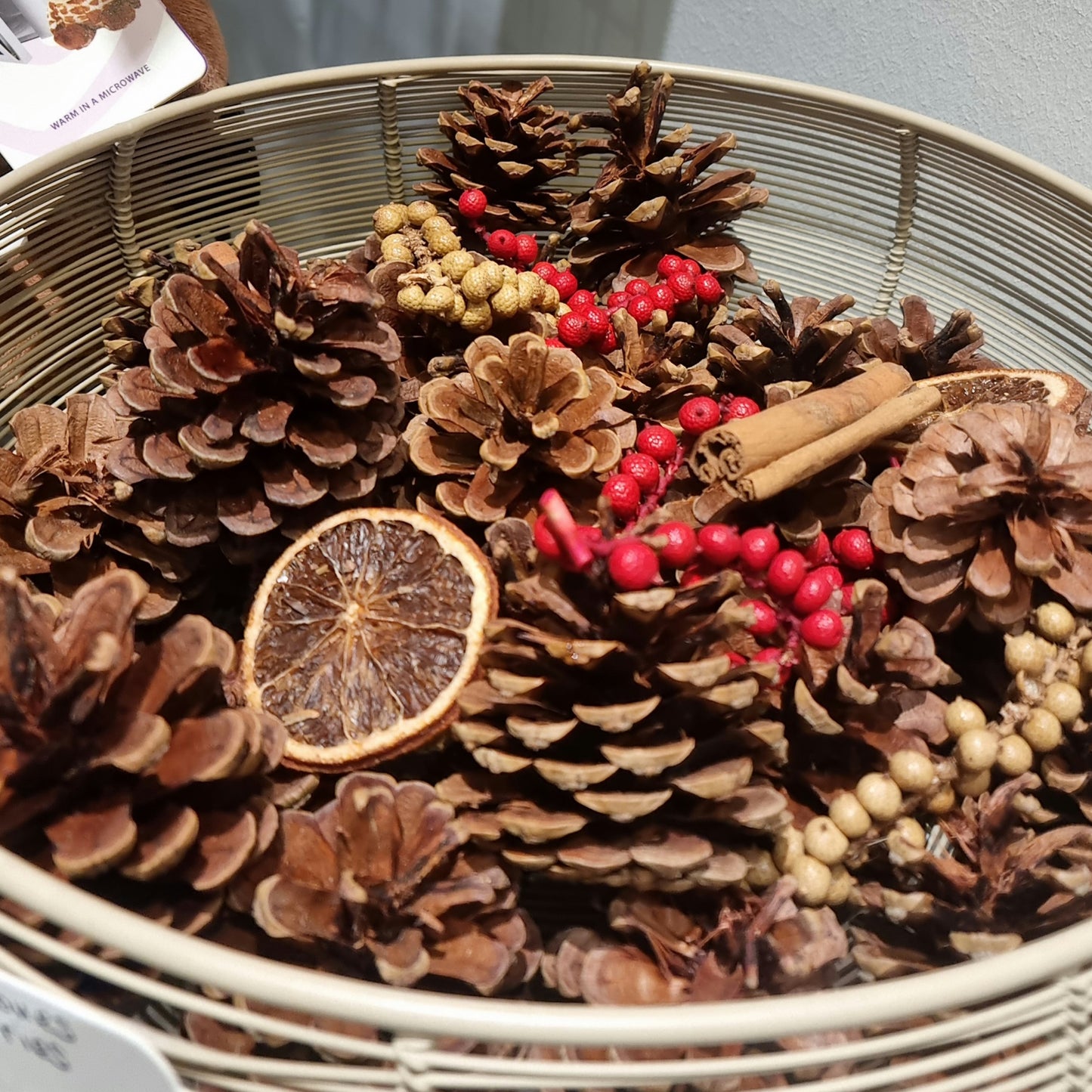 Cinnamon Cones & Berries